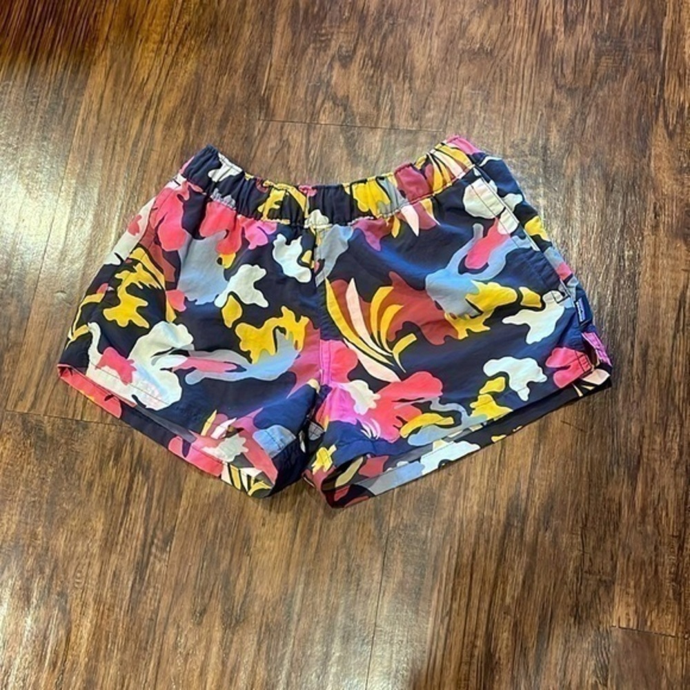 Patagonia: Barely Baggies Shorts colorful sz xxs
